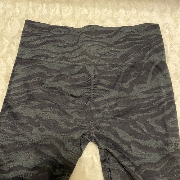 Gymshark Zebra Animal Adapt Seamless Scrunch Leggings - Picture 4 of 4